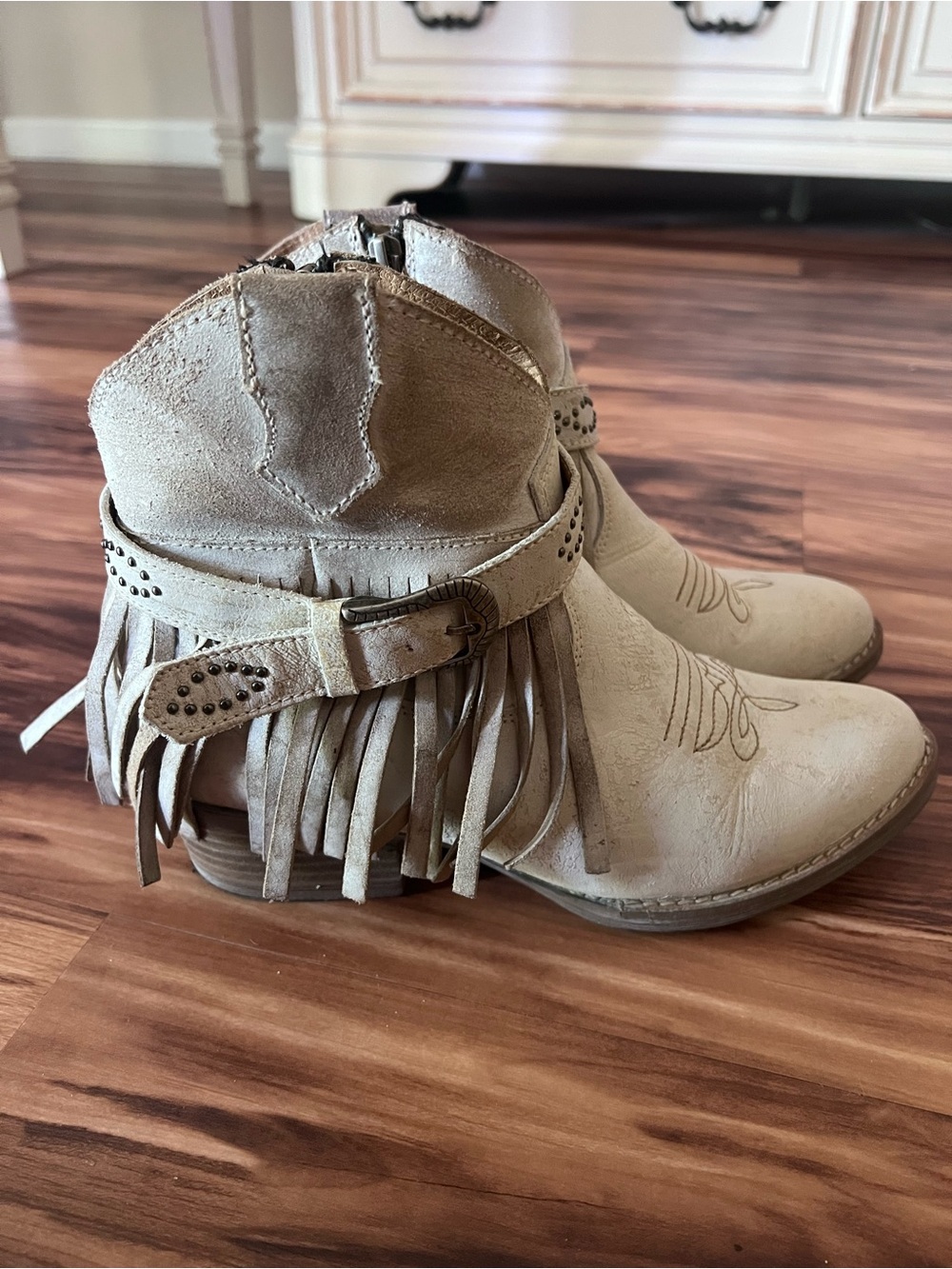 Sterling River Distressed Leather Fringe Buckle Zip Ankle Boots Womens Size 9